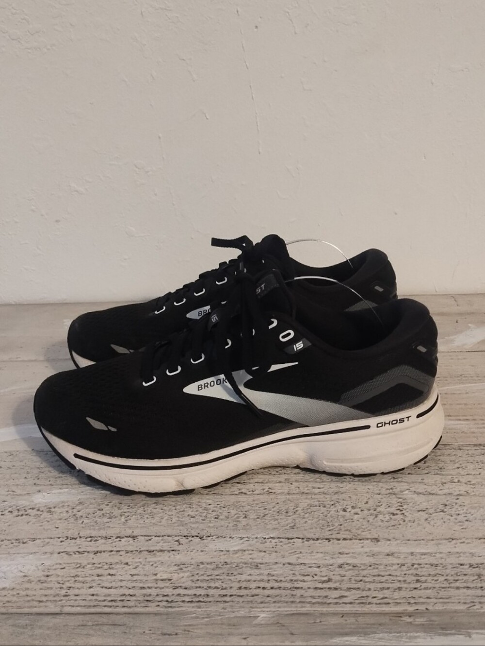 Brooks Ghost 15 1203801D012 u.s.a women's size 6.5black lace up low top running